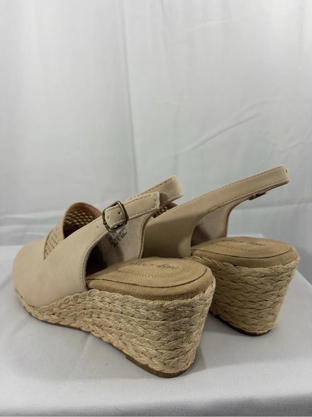 NWT Easy Street Women's Size 9.5 Beige Slingback Espadrille Wedges